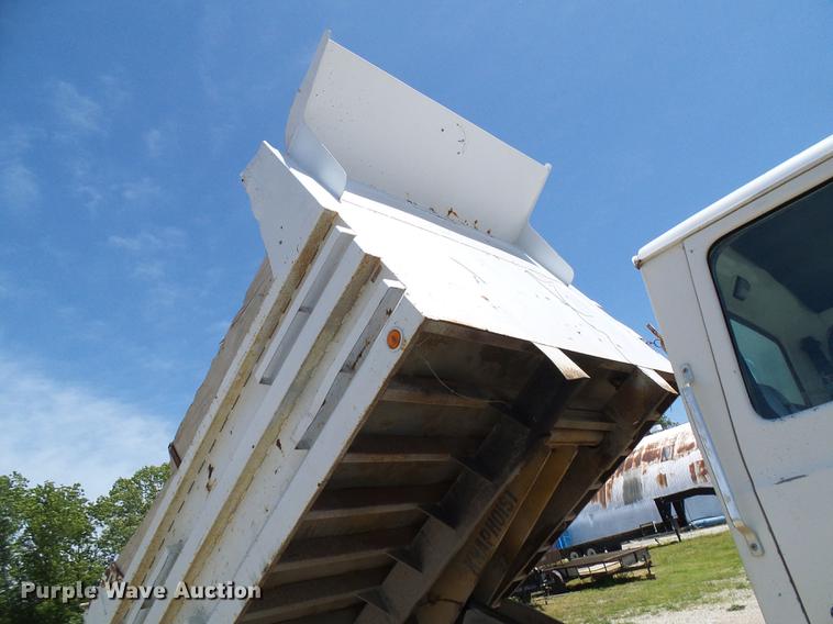 image for item DF7309 1992 Ford L8000 dump truck