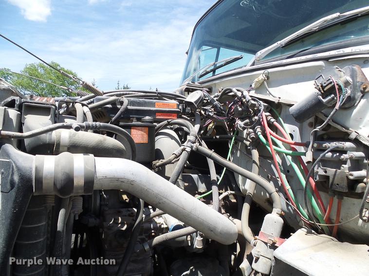 image for item DF7309 1992 Ford L8000 dump truck