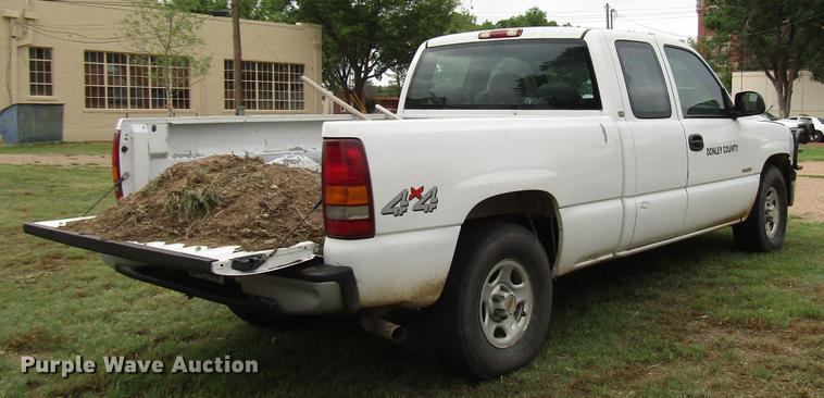 image for item DF8023 2001 Chevrolet Silverado 1500 Ext. Cab pickup truck