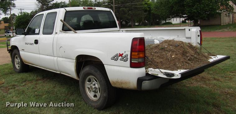image for item DF8023 2001 Chevrolet Silverado 1500 Ext. Cab pickup truck