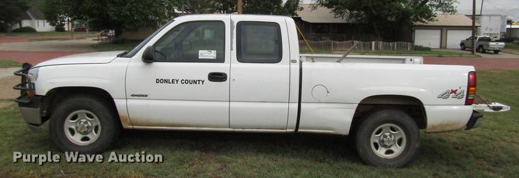 image for item DF8023 2001 Chevrolet Silverado 1500 Ext. Cab pickup truck