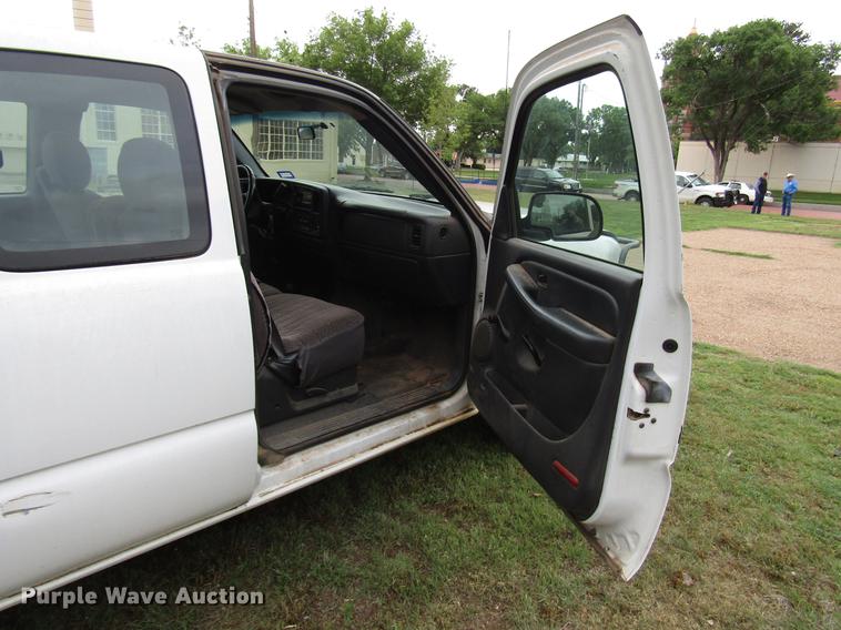 image for item DF8023 2001 Chevrolet Silverado 1500 Ext. Cab pickup truck