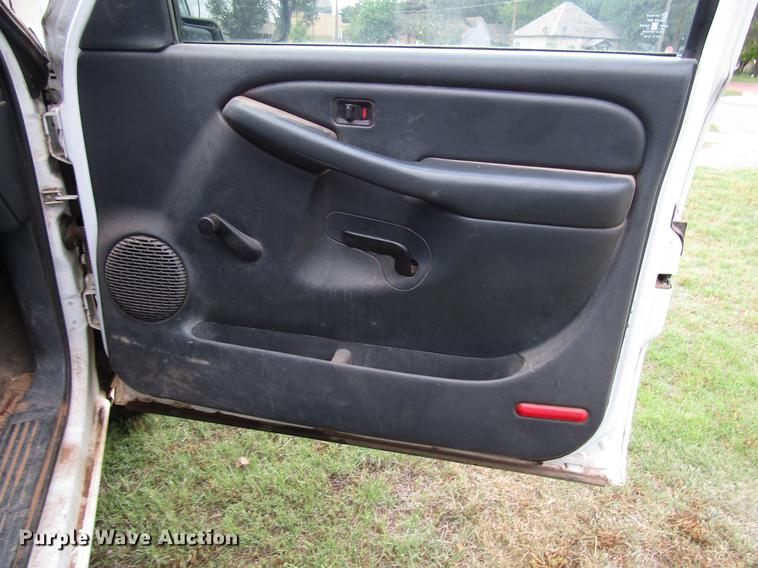 image for item DF8023 2001 Chevrolet Silverado 1500 Ext. Cab pickup truck