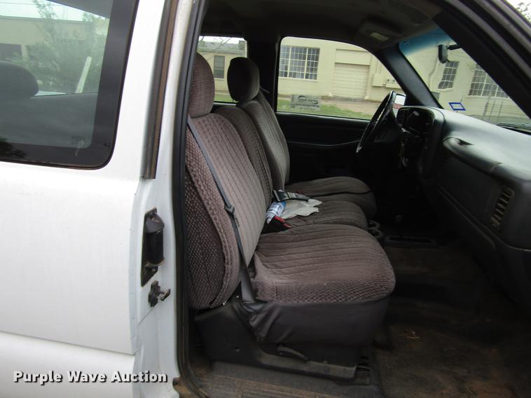 image for item DF8023 2001 Chevrolet Silverado 1500 Ext. Cab pickup truck