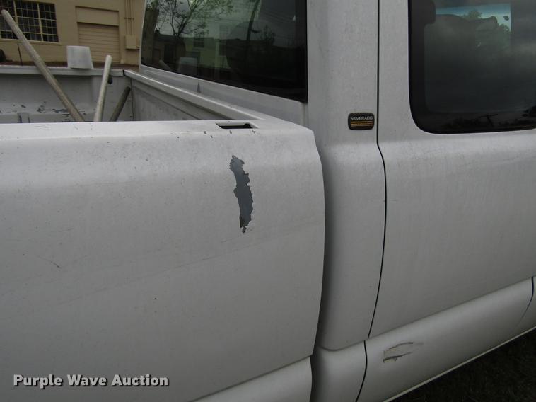 image for item DF8023 2001 Chevrolet Silverado 1500 Ext. Cab pickup truck