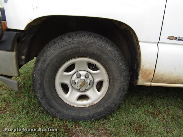 image for item DF8023 2001 Chevrolet Silverado 1500 Ext. Cab pickup truck