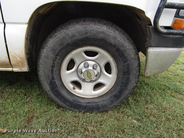 image for item DF8023 2001 Chevrolet Silverado 1500 Ext. Cab pickup truck