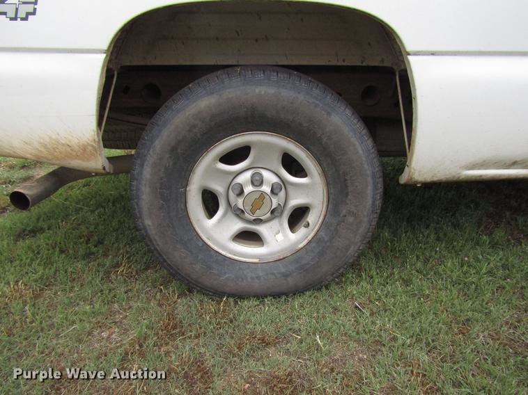 image for item DF8023 2001 Chevrolet Silverado 1500 Ext. Cab pickup truck