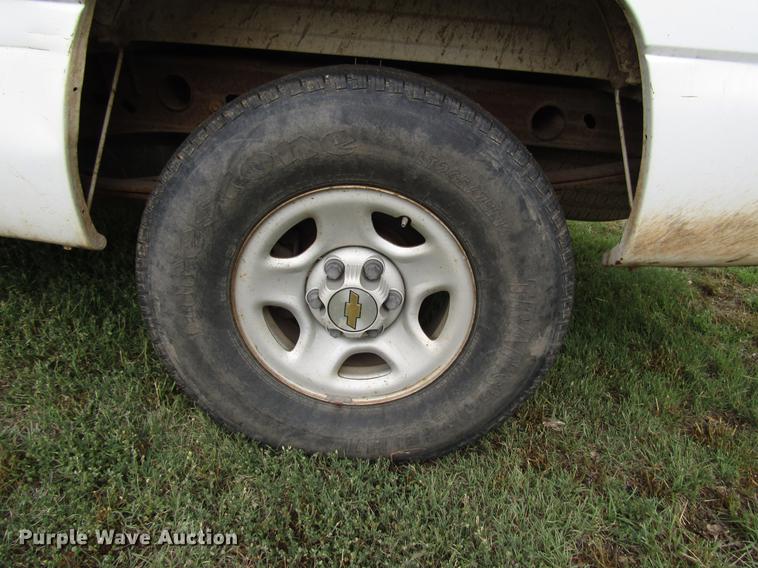 image for item DF8023 2001 Chevrolet Silverado 1500 Ext. Cab pickup truck