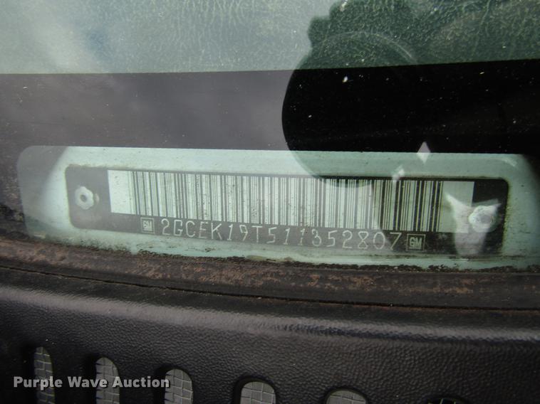 image for item DF8023 2001 Chevrolet Silverado 1500 Ext. Cab pickup truck