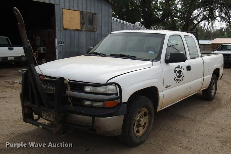 image for item DF8025 2001 Chevrolet Silverado 1500 Ext. Cab pickup truck