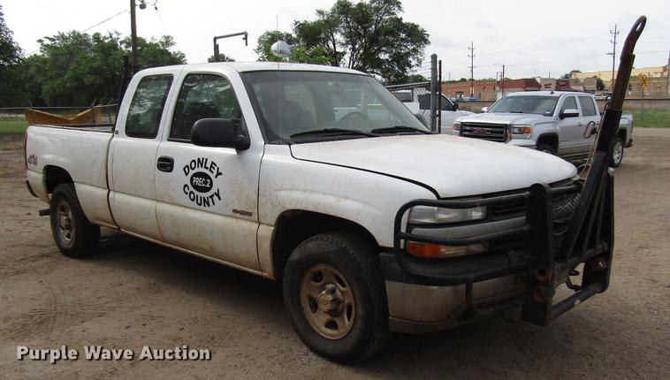 image for item DF8025 2001 Chevrolet Silverado 1500 Ext. Cab pickup truck
