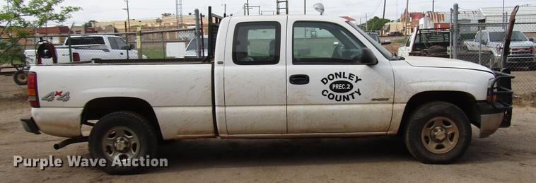 image for item DF8025 2001 Chevrolet Silverado 1500 Ext. Cab pickup truck