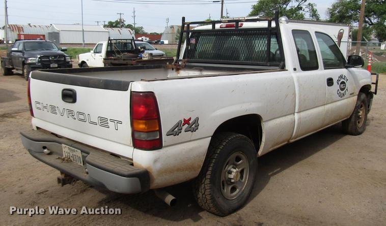 image for item DF8025 2001 Chevrolet Silverado 1500 Ext. Cab pickup truck