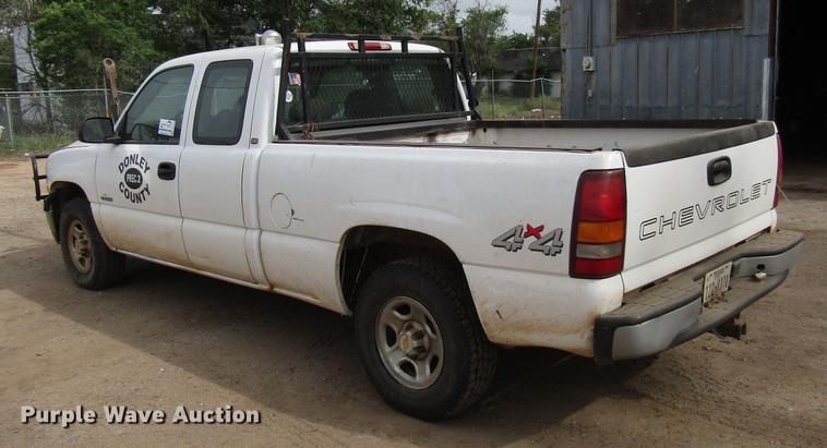 image for item DF8025 2001 Chevrolet Silverado 1500 Ext. Cab pickup truck
