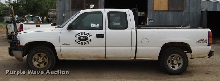 image for item DF8025 2001 Chevrolet Silverado 1500 Ext. Cab pickup truck