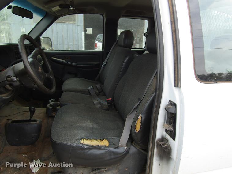 image for item DF8025 2001 Chevrolet Silverado 1500 Ext. Cab pickup truck