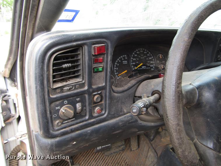 image for item DF8025 2001 Chevrolet Silverado 1500 Ext. Cab pickup truck