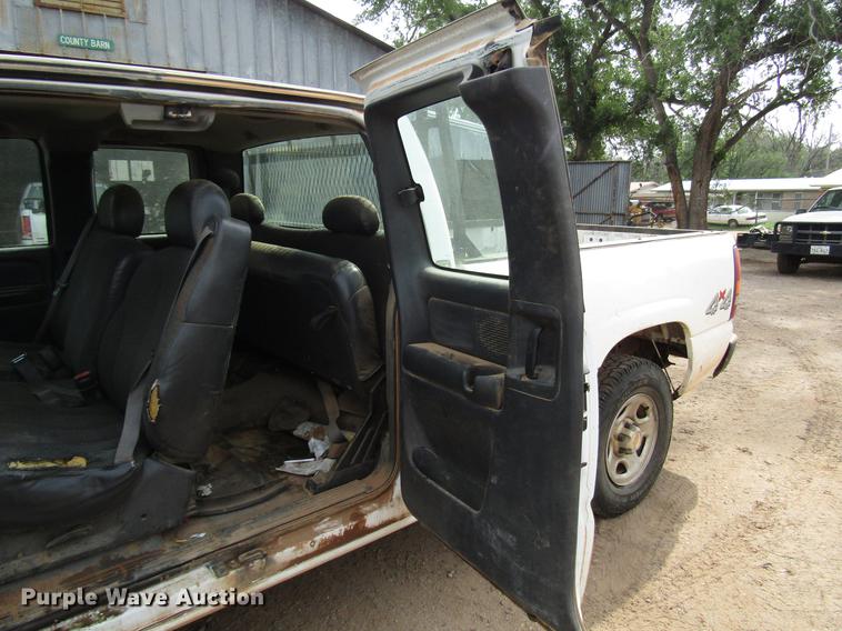 image for item DF8025 2001 Chevrolet Silverado 1500 Ext. Cab pickup truck