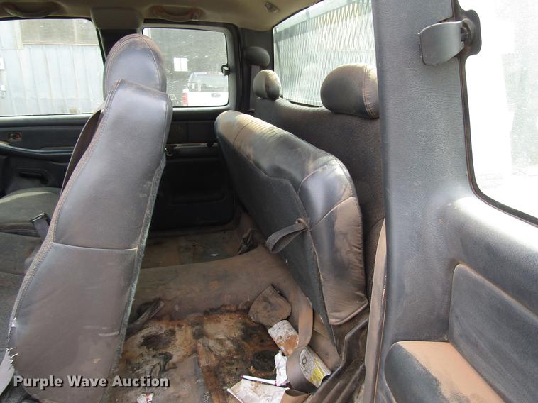 image for item DF8025 2001 Chevrolet Silverado 1500 Ext. Cab pickup truck