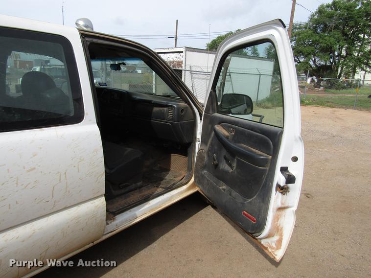 image for item DF8025 2001 Chevrolet Silverado 1500 Ext. Cab pickup truck