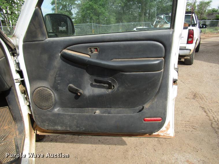image for item DF8025 2001 Chevrolet Silverado 1500 Ext. Cab pickup truck