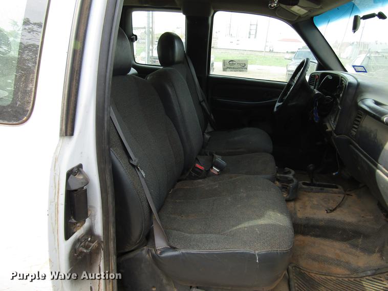 image for item DF8025 2001 Chevrolet Silverado 1500 Ext. Cab pickup truck