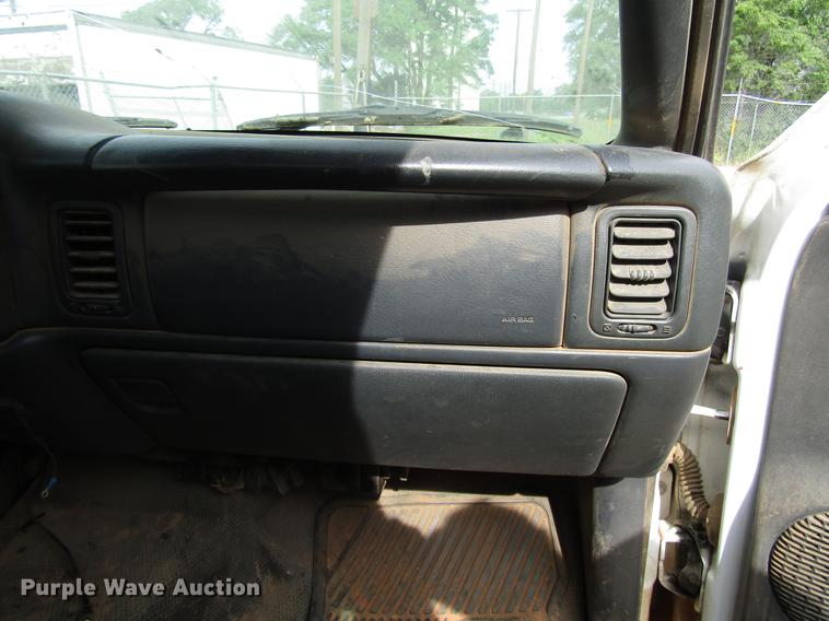 image for item DF8025 2001 Chevrolet Silverado 1500 Ext. Cab pickup truck