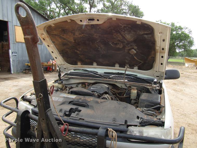 image for item DF8025 2001 Chevrolet Silverado 1500 Ext. Cab pickup truck