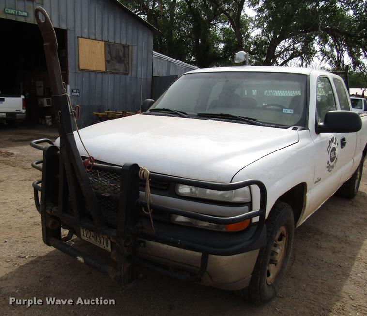 image for item DF8025 2001 Chevrolet Silverado 1500 Ext. Cab pickup truck