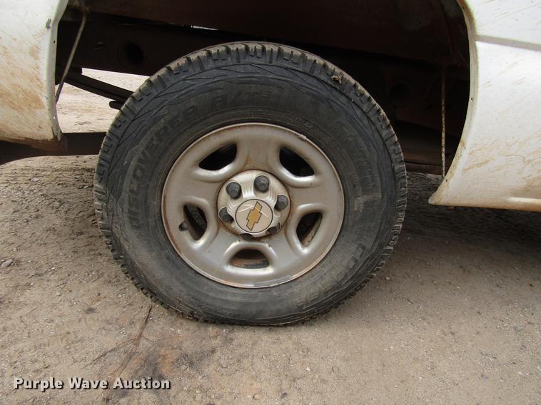 image for item DF8025 2001 Chevrolet Silverado 1500 Ext. Cab pickup truck