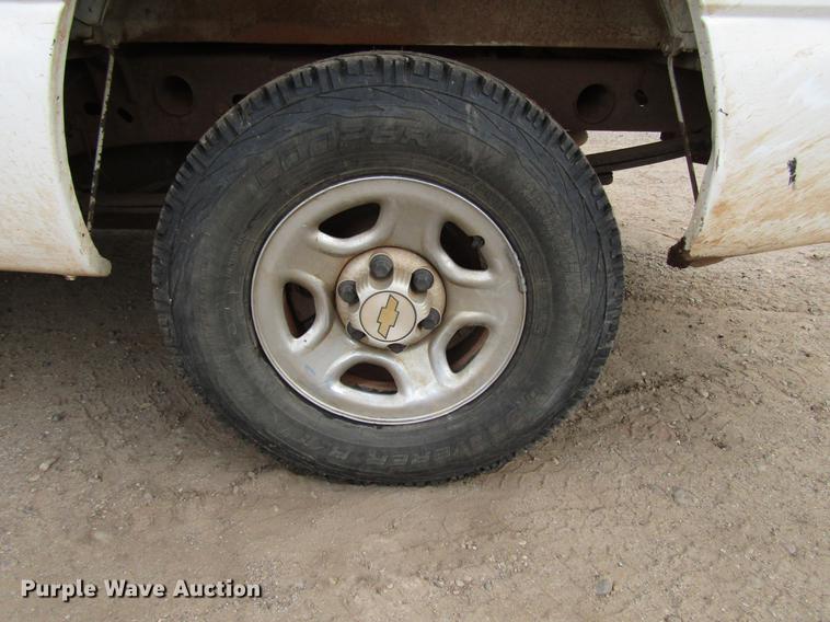 image for item DF8025 2001 Chevrolet Silverado 1500 Ext. Cab pickup truck