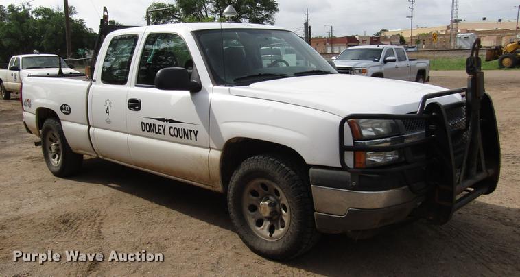 image for item DF8026 2005 Chevrolet Silverado 1500 Ext. Cab pickup truck