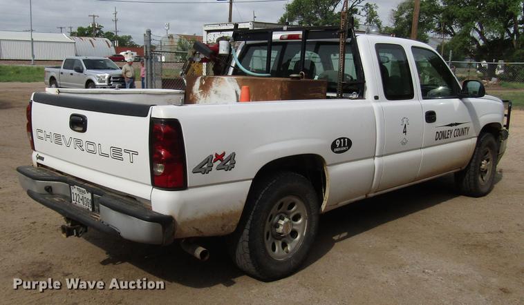 image for item DF8026 2005 Chevrolet Silverado 1500 Ext. Cab pickup truck