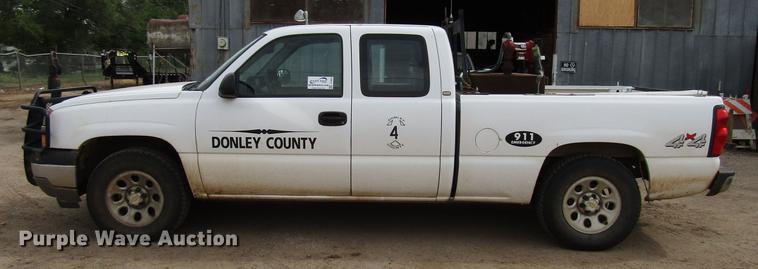 image for item DF8026 2005 Chevrolet Silverado 1500 Ext. Cab pickup truck