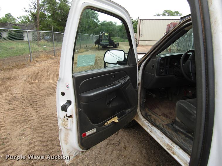 image for item DF8026 2005 Chevrolet Silverado 1500 Ext. Cab pickup truck