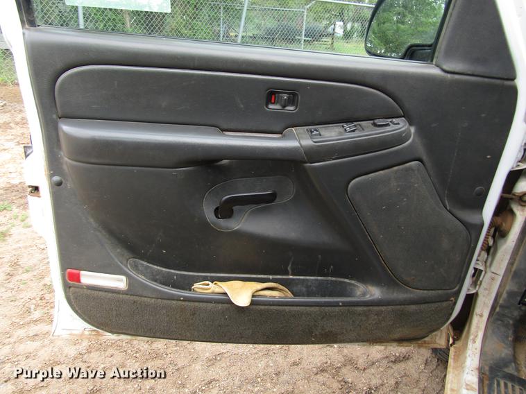 image for item DF8026 2005 Chevrolet Silverado 1500 Ext. Cab pickup truck