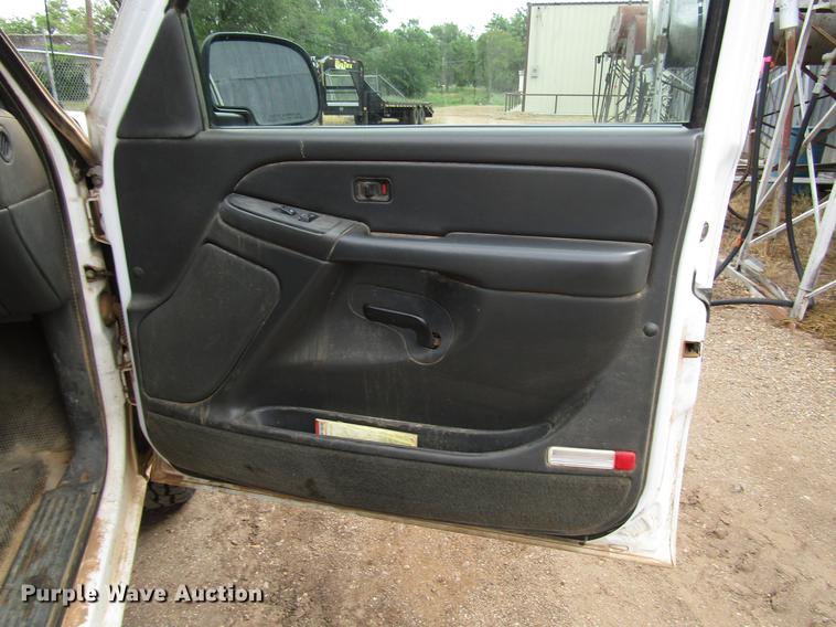 image for item DF8026 2005 Chevrolet Silverado 1500 Ext. Cab pickup truck