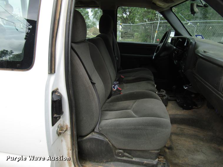 image for item DF8026 2005 Chevrolet Silverado 1500 Ext. Cab pickup truck