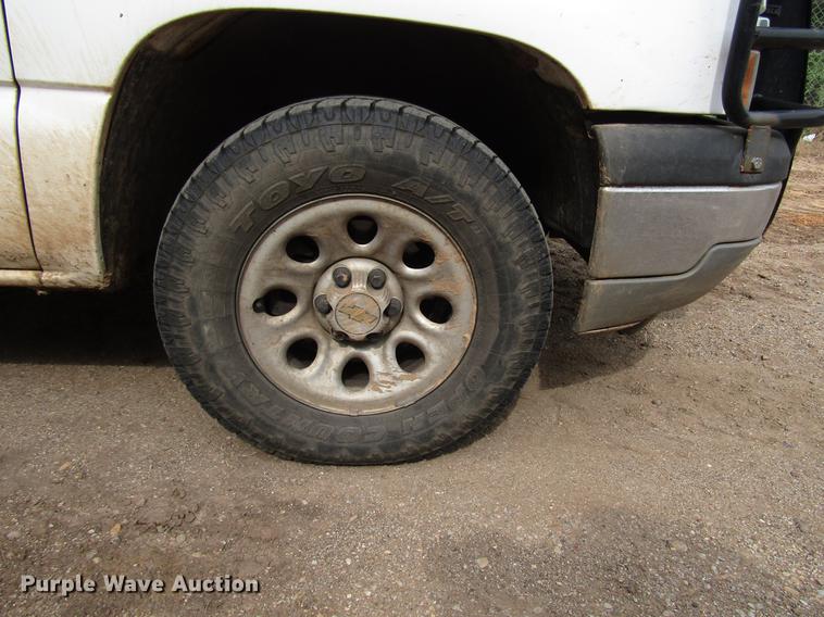 image for item DF8026 2005 Chevrolet Silverado 1500 Ext. Cab pickup truck