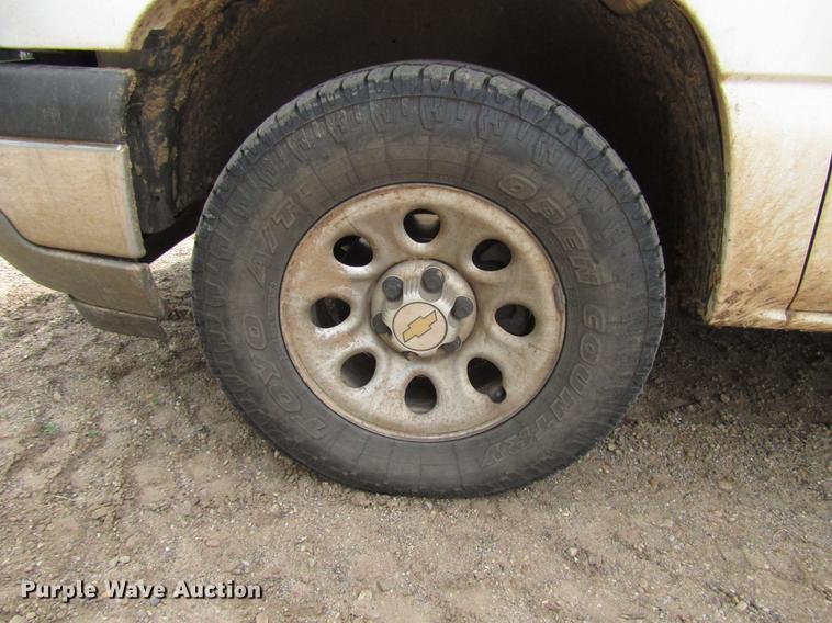 image for item DF8026 2005 Chevrolet Silverado 1500 Ext. Cab pickup truck