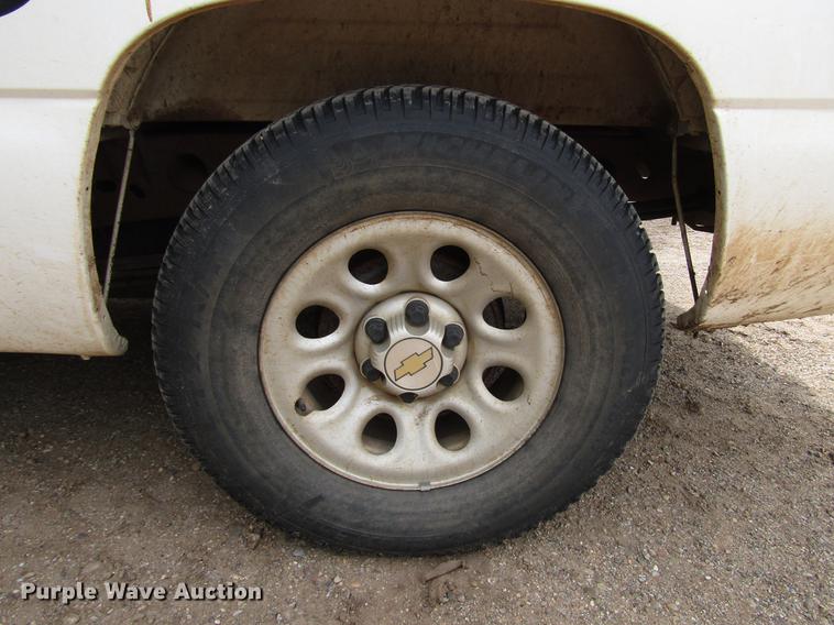 image for item DF8026 2005 Chevrolet Silverado 1500 Ext. Cab pickup truck