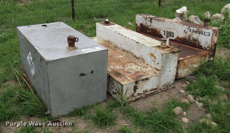 image for item DF8036 (3) fuel tanks