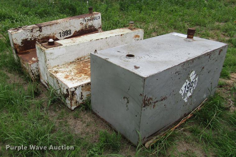 image for item DF8036 (3) fuel tanks