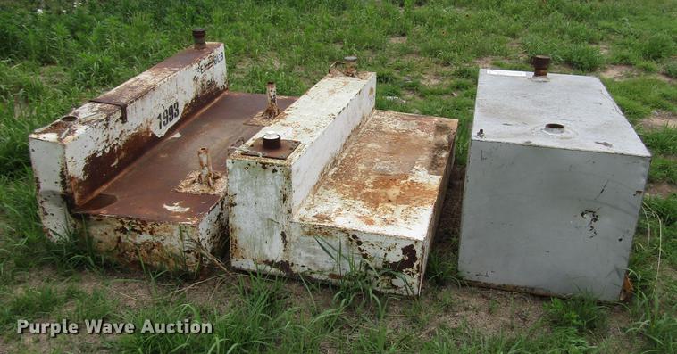 image for item DF8036 (3) fuel tanks