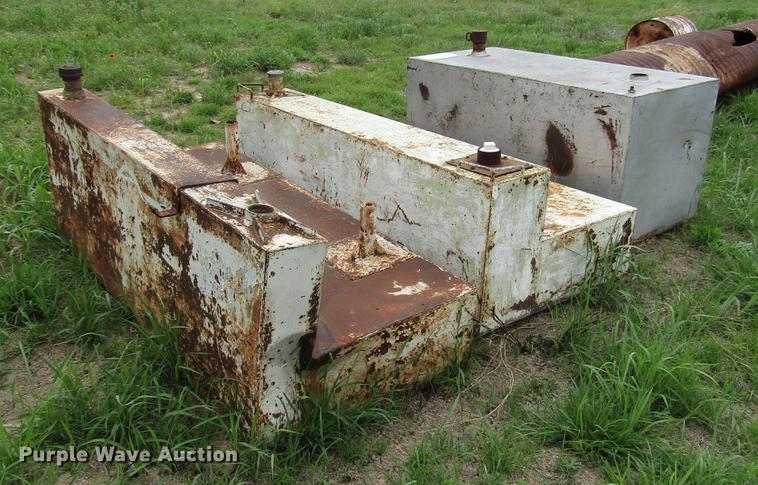 image for item DF8036 (3) fuel tanks