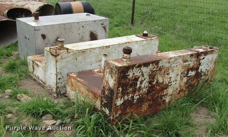 image for item DF8036 (3) fuel tanks