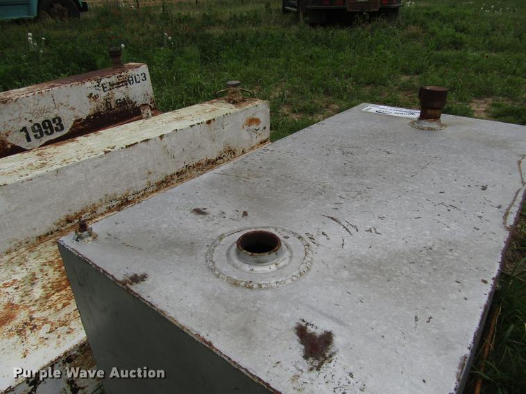 image for item DF8036 (3) fuel tanks