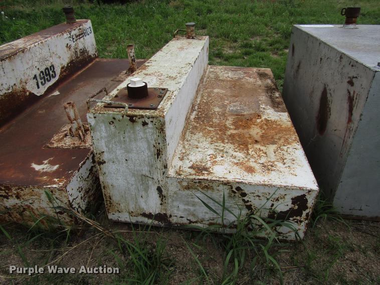 image for item DF8036 (3) fuel tanks