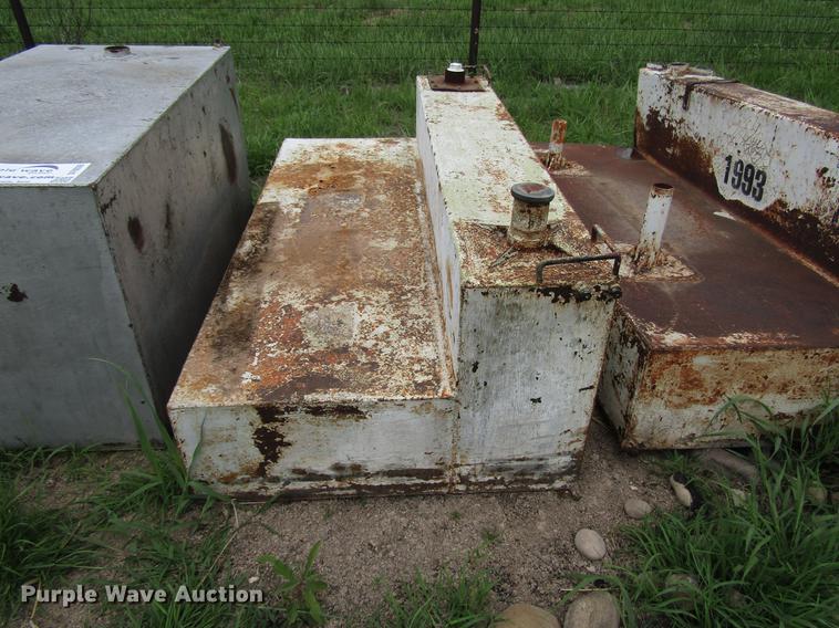 image for item DF8036 (3) fuel tanks